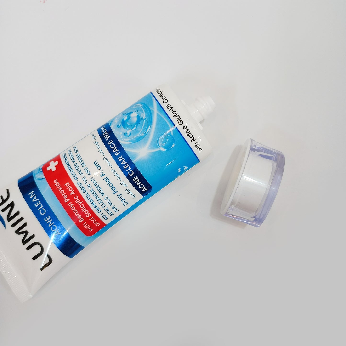 Lumine Acne Cleaning With Active Fluto Vit Complex Face Wash - FlyingCart.pk