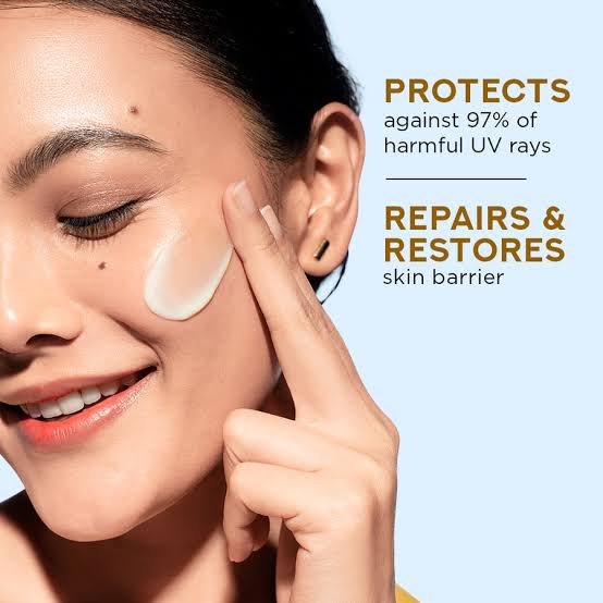 ever-glow-whitening-sunblock-spf-60-brightening-broad-spectrum-protection-sunblock-1-Flyingcart.pk