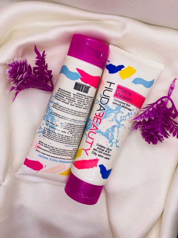 huda-beauty-face-wash-100ml-gentle-liquid-cleanser-for-oily-skin-deep-cleansing-refreshing-daily-skincare-formula-1-flyingcart.pk