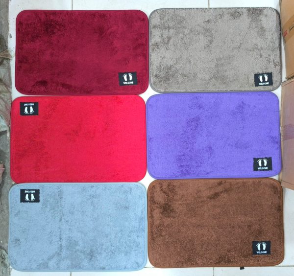 Soft Super Absorbent Non-Slip Bathroom Door Mat – 40x60cm (Random Color)