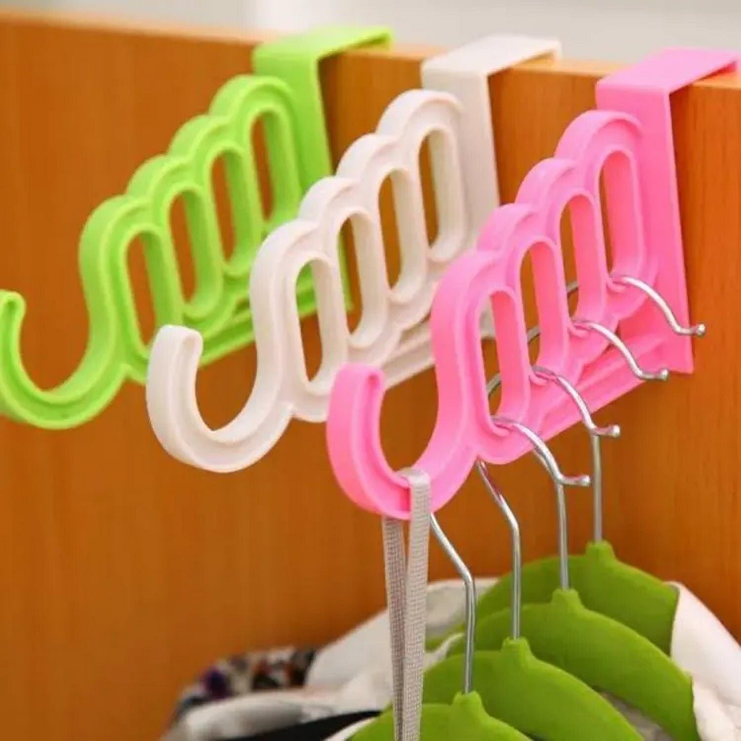 Clothes Hanger 4-Hole Over Door Hanging Mini Plastic Hook Hanger - FlyingCart.pk