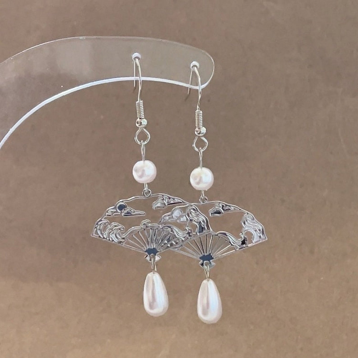 Unique Scalloped Pearl Water Drop Earrings - FlyingCart.pk